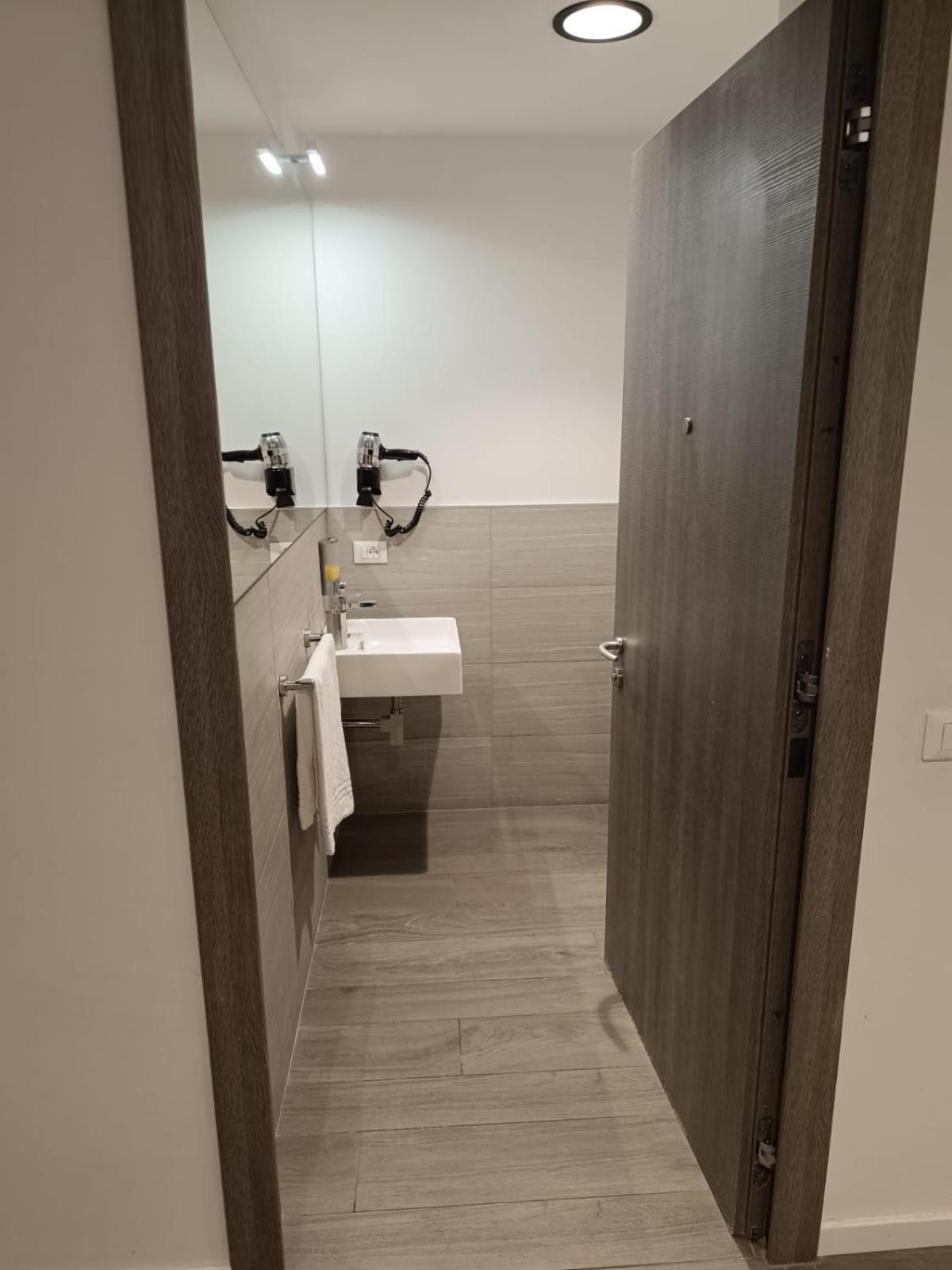 סגראטה Fasthotel Linate מראה חיצוני תמונה
